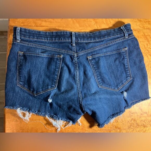 Sonoma lifestyle boyfriend, cut off jean shorts, excellent condition, size 16 - Picture 2 of 3